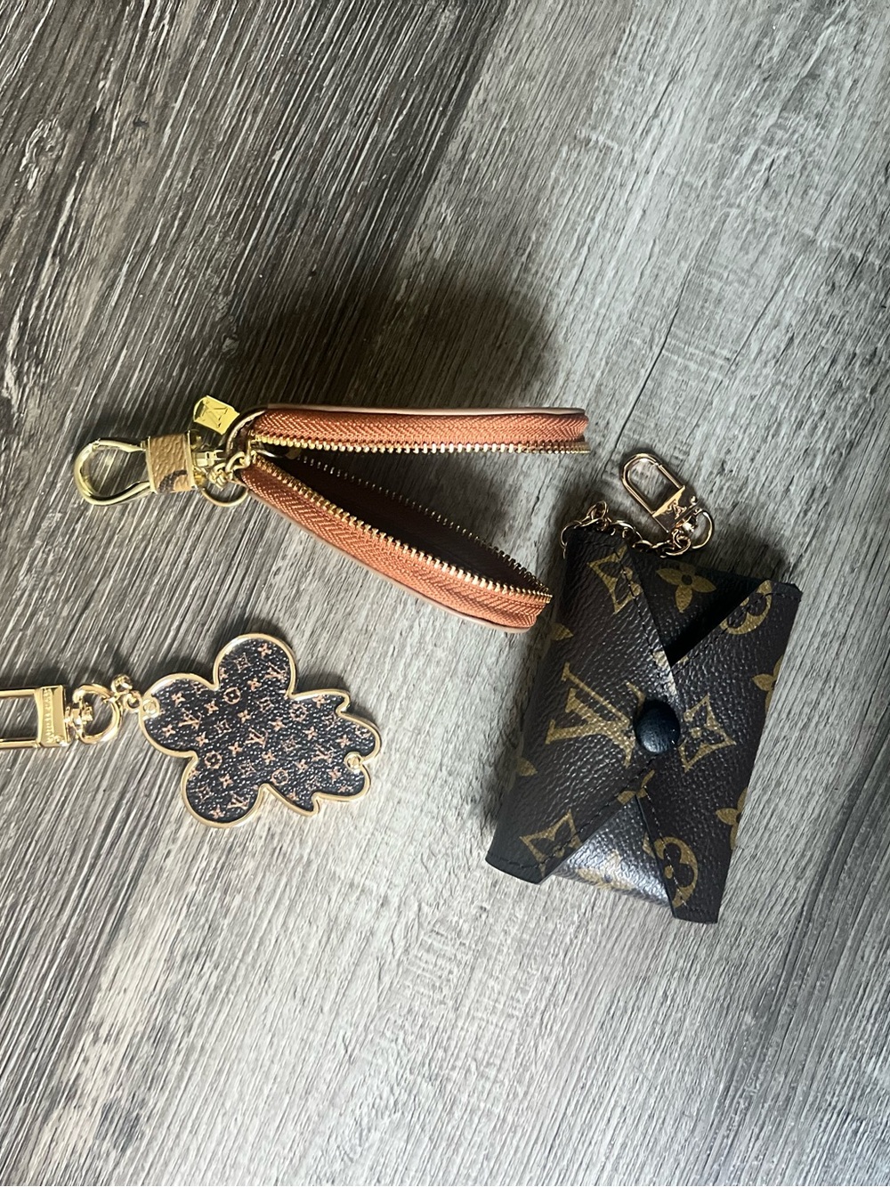 Louis Vuitton Monogram Brown & Tan Key Pouch with Charm and Card Holder - Picture 7 of 11